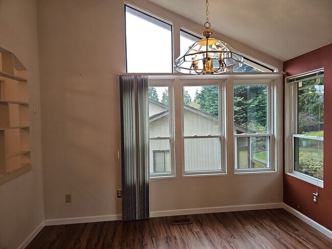 Building Photo - Amazing 3B/3B Single Family Home near Microsoft, prime Redmond location