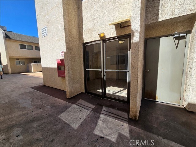 Building Photo - 7641 Reseda Blvd
