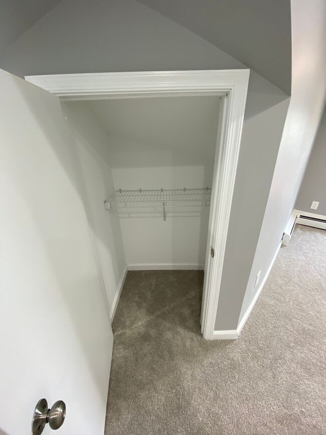 Building Photo - Cozy Renovated 2-Bedroom Home in Emmaus – ...