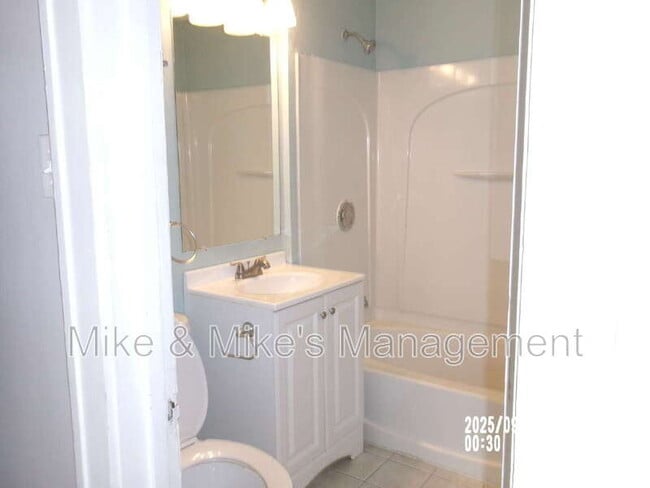 Building Photo - 1126 S 56th St