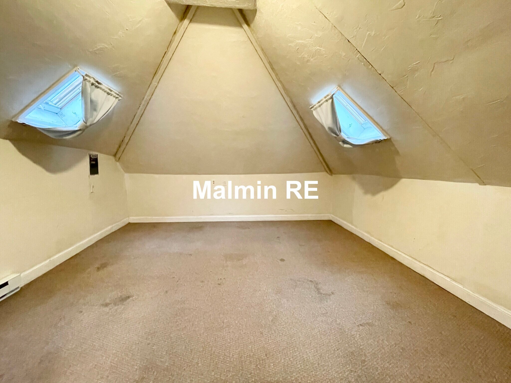 Building Photo - 61 Hillside St