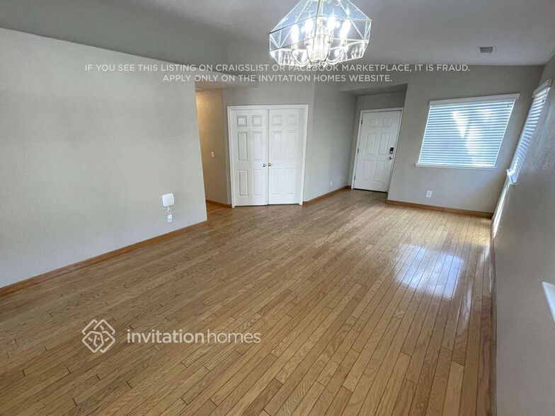 Building Photo - 2134 Jayhawk Dr