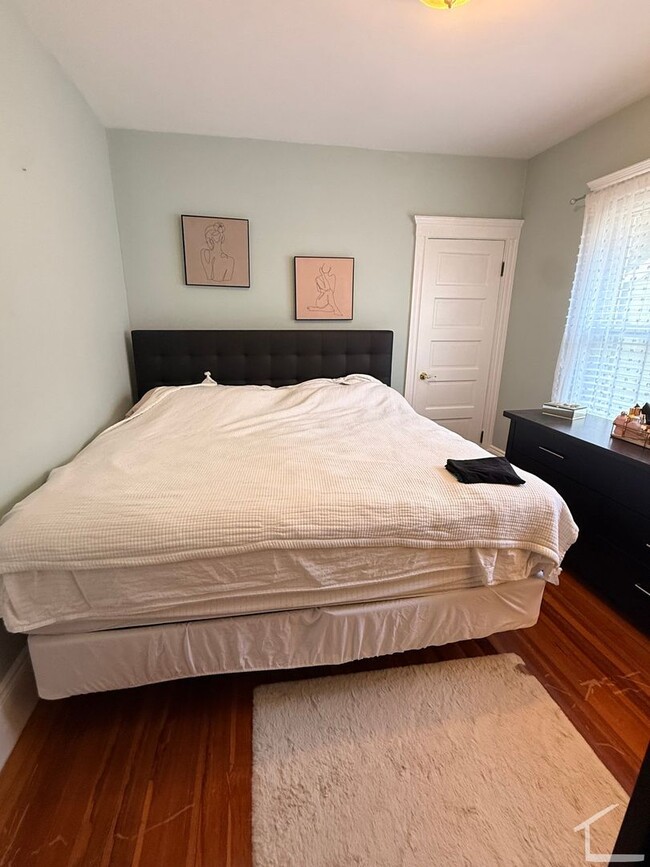 Building Photo - Beautiful Brighton townhouse with in unit laundry and included parking available 9/1/26