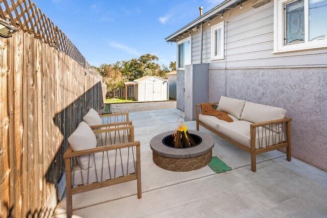 Building Photo - Mission Valley/Linda Vista 2 Bed Updated home with mountain views