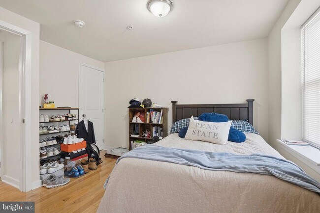 Building Photo - 520 S 4th St