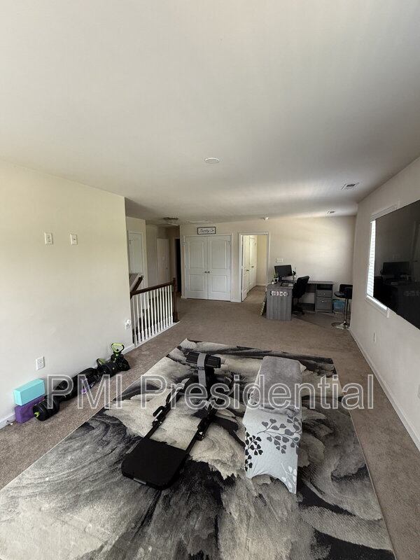 Building Photo - 7044 Hepworth Dr
