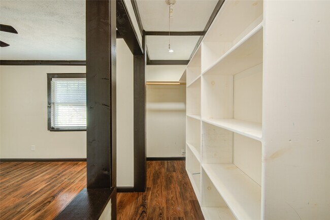 Building Photo - 25203 Lakeview Rd