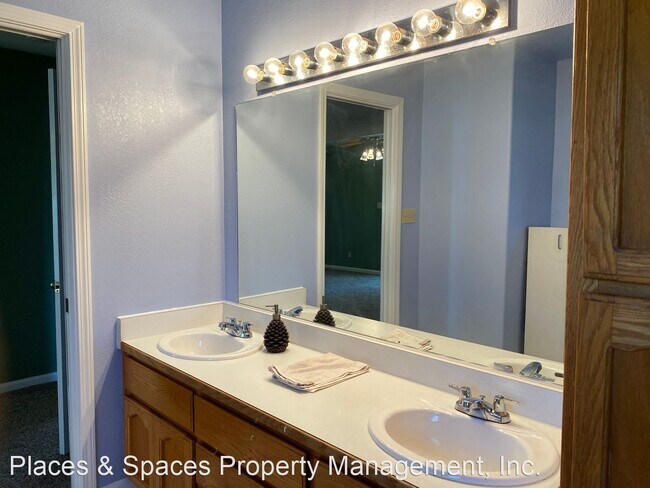 Building Photo - 4 br, 2 bath House - 6314 Disa Lane