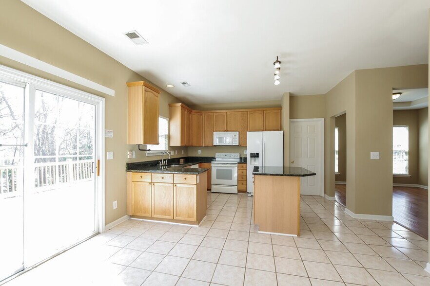 Building Photo - 3000 Linstead Dr