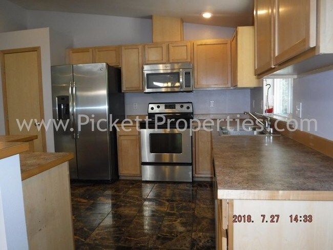 Building Photo - 2709 NE Strand Rd