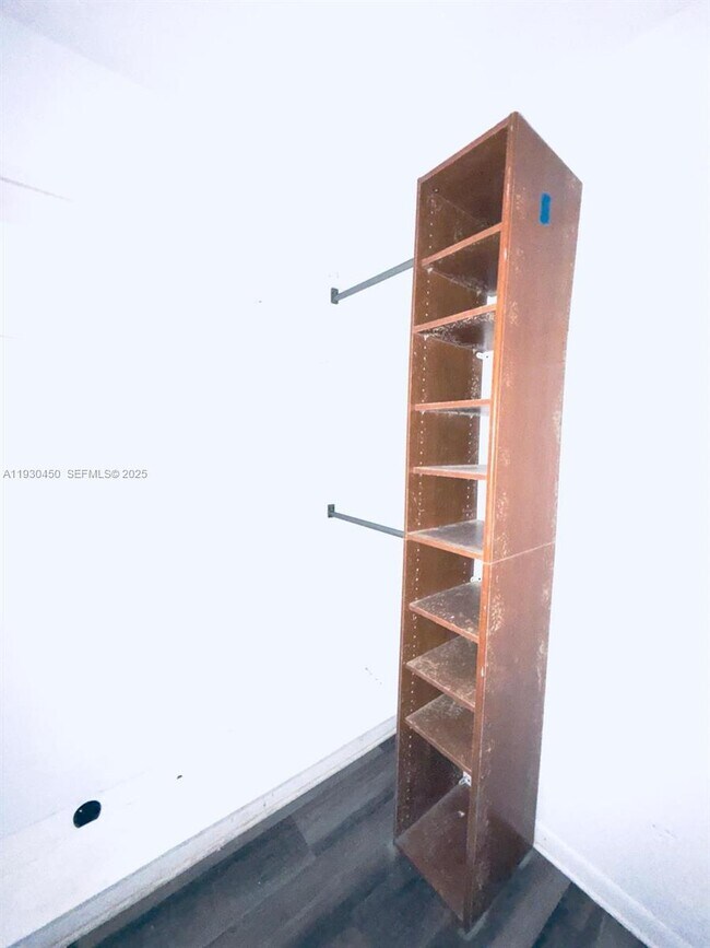 Building Photo - 1401 NE 191st St