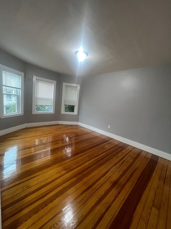 Building Photo - 8inw