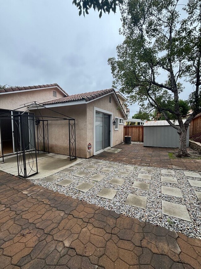 Building Photo - Beautiful Rancho Cucamonga 3 Bedroom/ 2 Bath Home