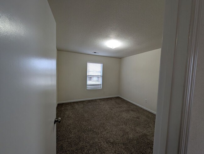 Building Photo - 204 Valleyside Dr NE