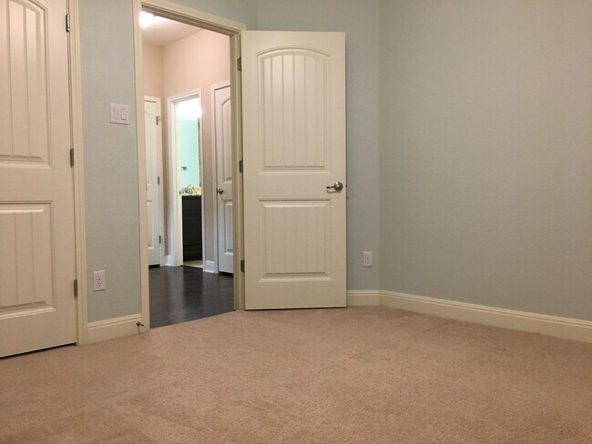 Building Photo - GORGEOUS LARGE 1 STORY IN WHITESTONE OAKS