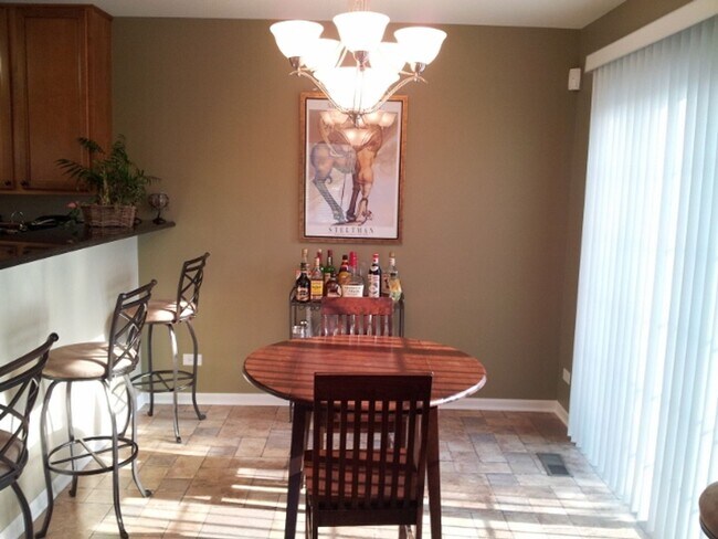 Building Photo - Lakemoor 2 Bedroom 2.5 Condo Coming in June!