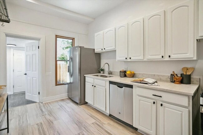 Building Photo - 3BD, 2BA House for Lease in Highlands Square