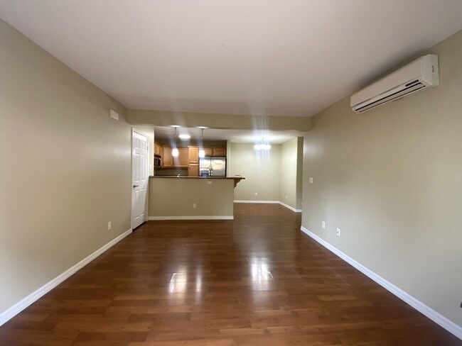 Building Photo - m583 - Wyatt