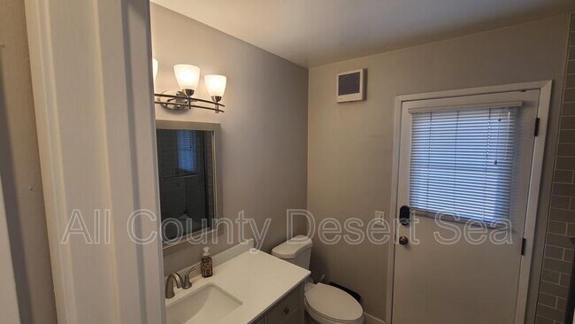 Building Photo - 17080 Buttonwood St