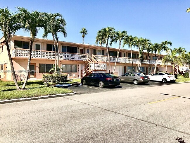 Building Photo - 900 SW 11th Ave