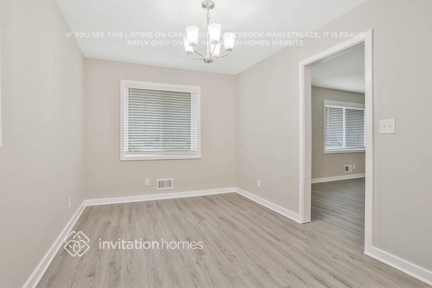 Building Photo - 327 Terrydale Dr SE