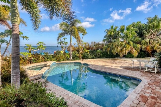 Building Photo - 3601 Coquina Key Dr SE