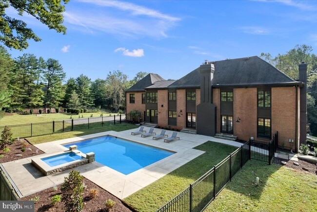 Building Photo - 10816 Barn Wood Ln