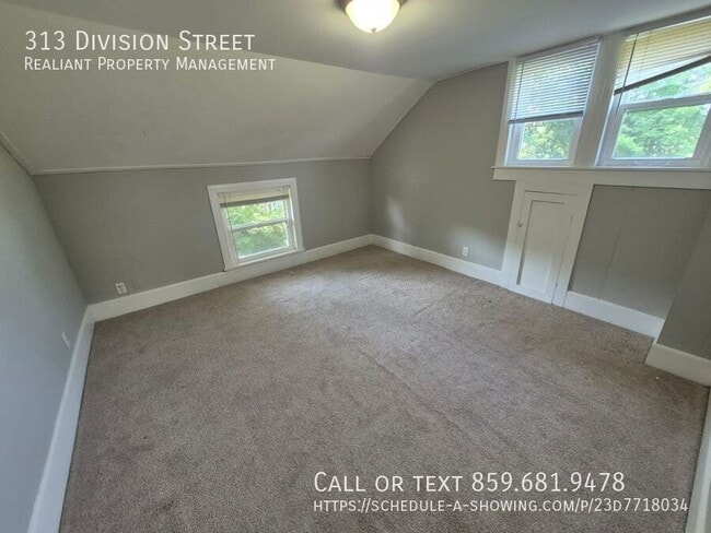 Building Photo - 313 Division St