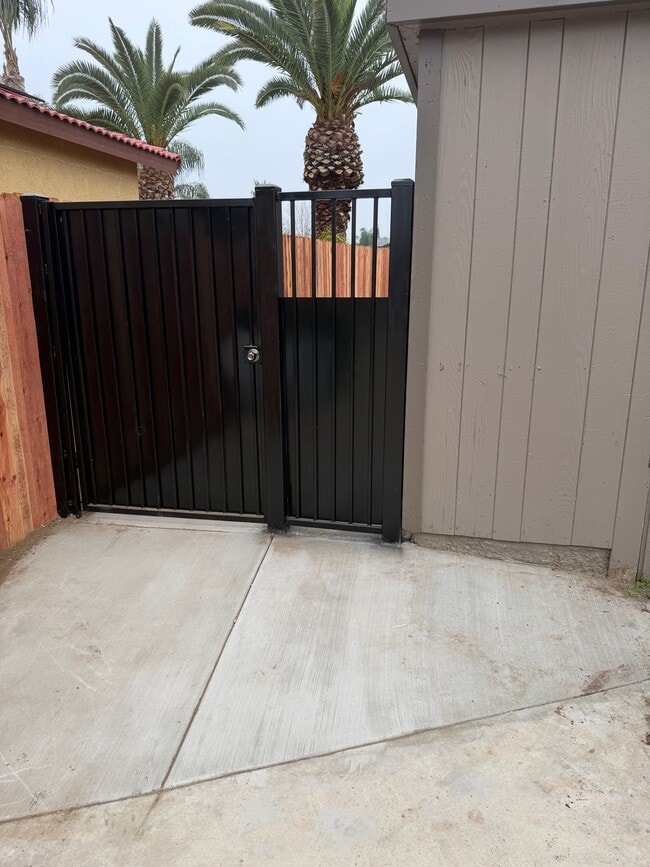 Building Photo - 319 W Los Angeles Ave