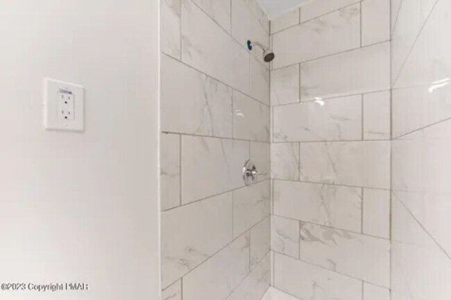 Building Photo - 125 Alwen Ave