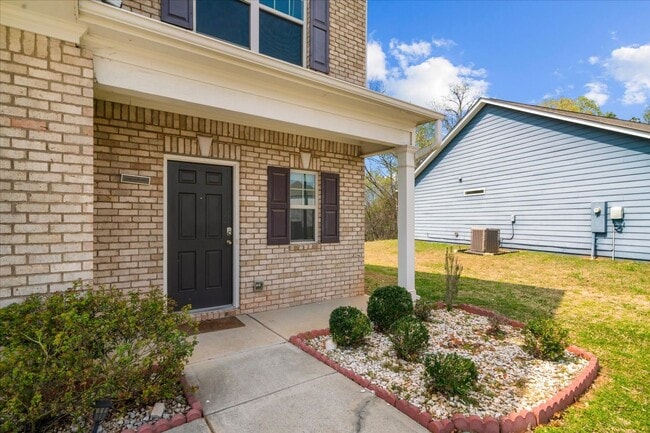 Building Photo - 1407 Red Hill Dr