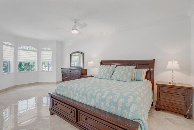 Building Photo - 2051 SE 3rd St