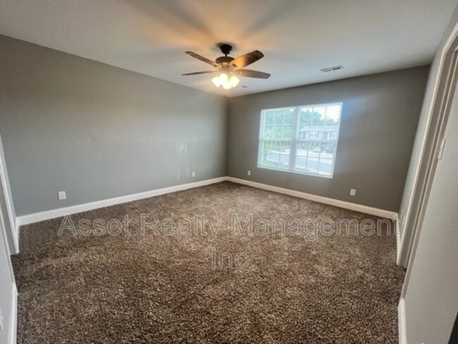 Building Photo - 920 Warrior Hill Dr