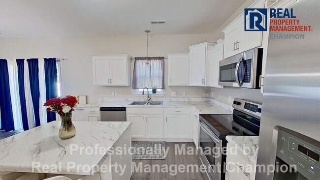 Building Photo - Spacious 3 BD/2.5 BA Home with Office Featuring Open Floorplan