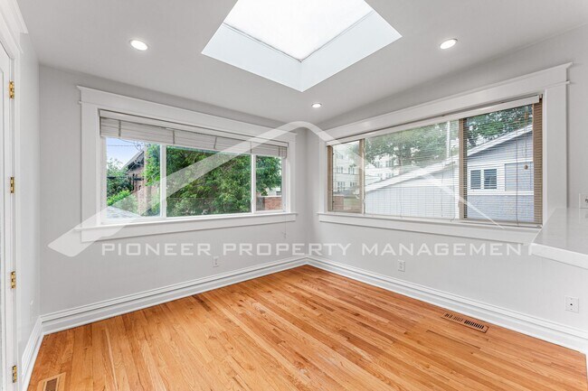 Building Photo - 3256 Meade St