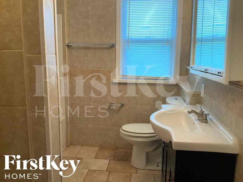 Building Photo - 600 Larkin Ave