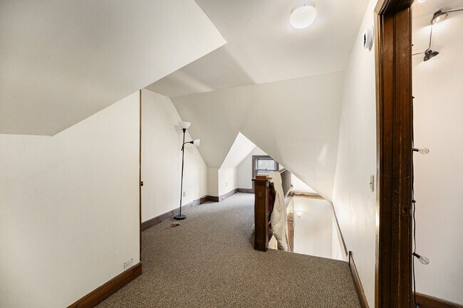 Building Photo - 528 S. Fifth -2