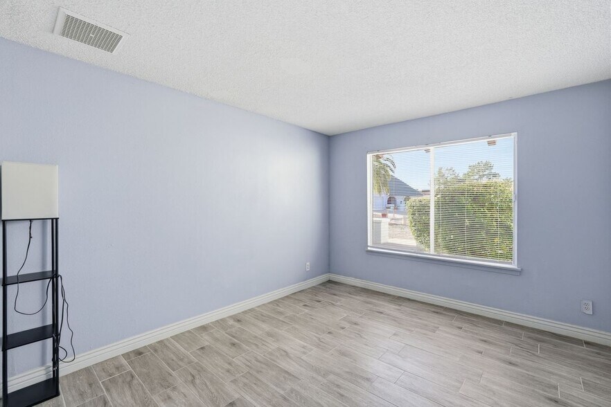 Building Photo - 17853 N 43rd Dr