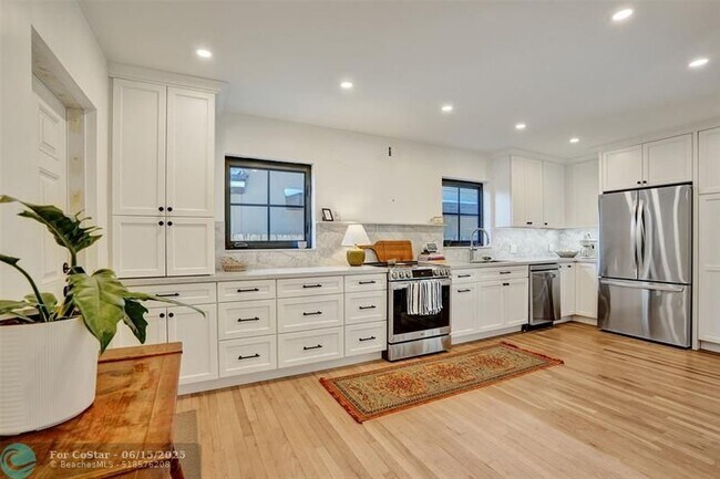 Building Photo - 807 SW 18th St