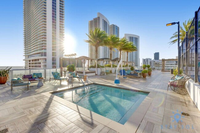 Building Photo - 4010 S Ocean Dr