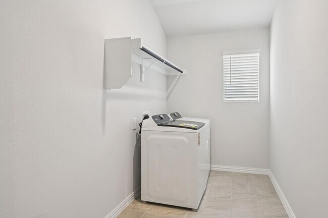 Building Photo - 514 River Rdg Dr