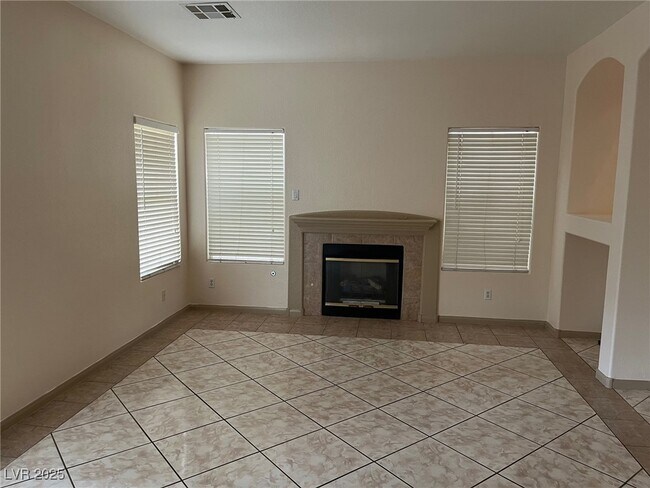 Building Photo - 5764 Yellowcrest Ct