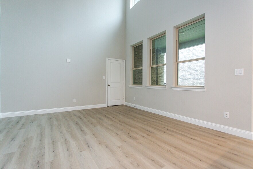 Building Photo - 7504 Palisades Dr