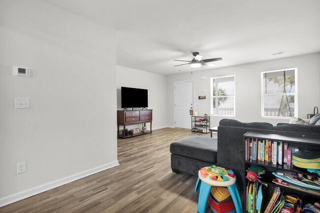 Building Photo - Bright and Airy 3-Bedroom Retreat with Deck and Corner Lot on Lady's Island!