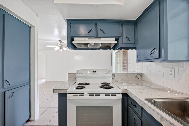 Building Photo - 5010 Shilo Dr