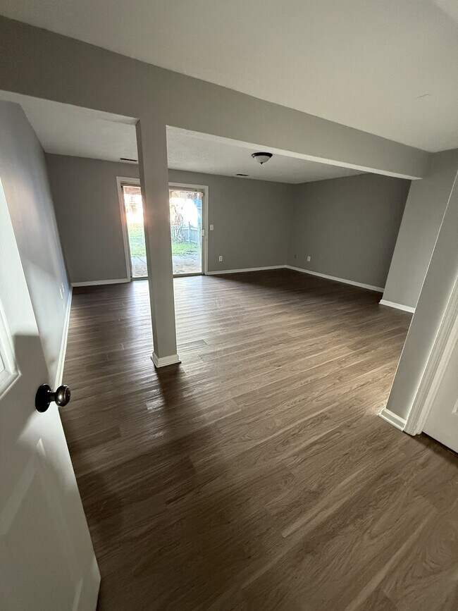 Building Photo - 1027 Pirates Ct