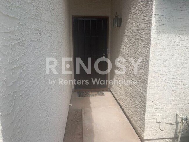 Building Photo - Ideal 2 BD/2 BA/2 CG Townhome with Community Pool Near Olive & 67th in Peoria!
