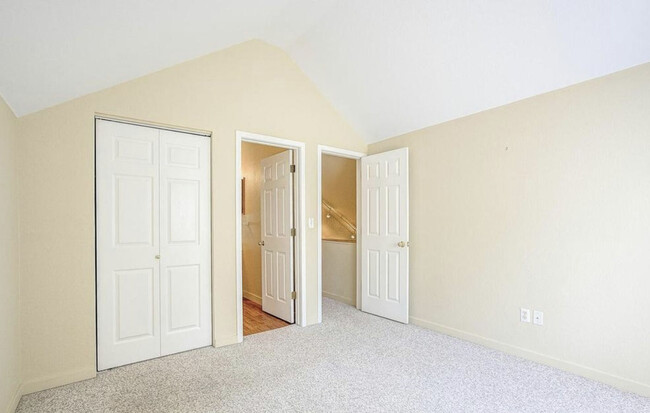 Upstairs Bedroom - 1225 W Prospect Rd