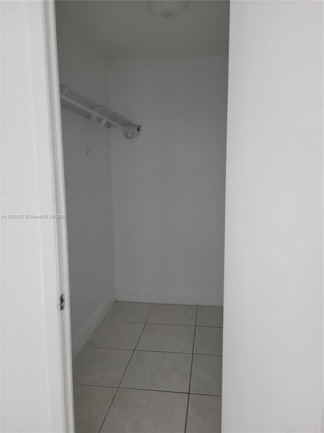 Building Photo - 15504 Sharpecroft Dr