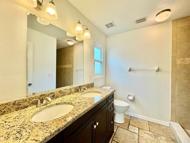 Building Photo - 809 W Hiawatha St